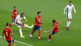 Rodri bloquea un disparo de Harry Kane en el España-Inglaterra de la Eurocopa