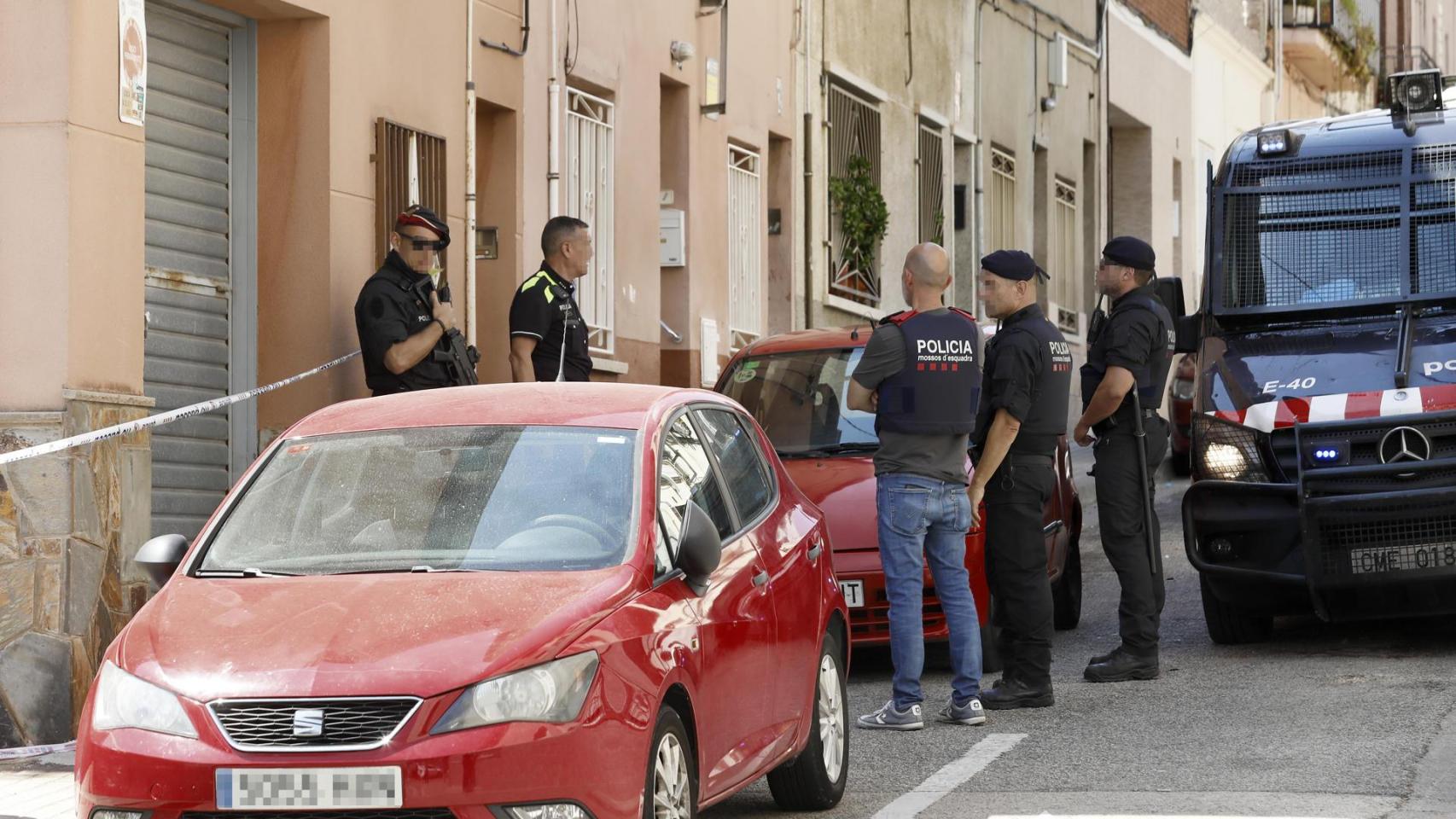 Los Mossos d'Esquadra investigan el asesinato de una mujer cuyo cadáver ha sido hallado la madrugada de este domingo en un piso de la localidad barcelonesa de Sabadell, en otro caso de violencia machista.