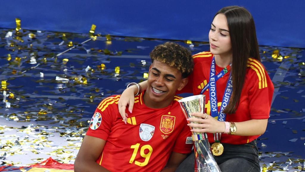 Lamine Yamal, junto a su novia, en la celebración de la Copa América