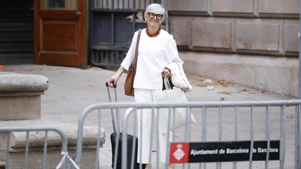 Olga Tubau, abogada de Josep Maria Mainat, a las puertas de la Audiencia de Barcelona