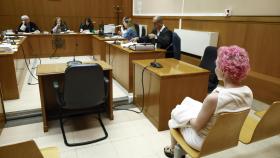 Ángela Dobrowolski, en el banquillo de los acusados en el inicio de juicio por  el intento de asesinato de José Maria Mainat