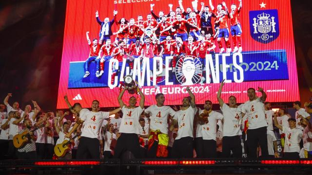 Los jugadores de la selección española, desatados en Madrid para la celebración de la Eurocopa