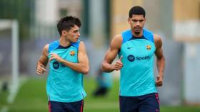 Pedri y Ronald Araujo, durante un entrenamiento con el Barça