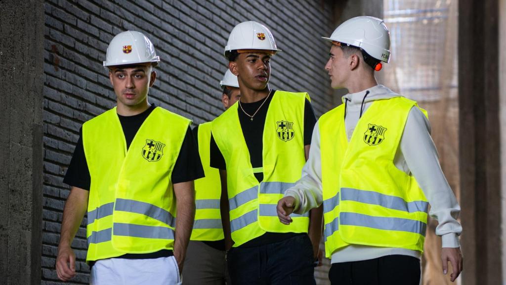 Pedri, Lamine Yamal y Gavi visitan las obras del Camp Nou