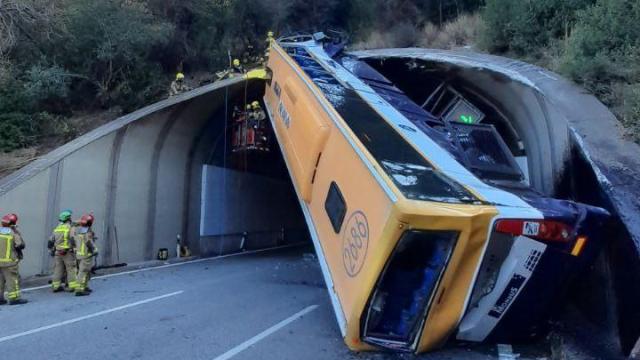 Autobús accidentado en la C-32