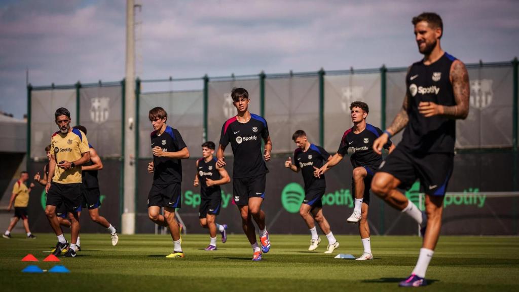 Los futbolistas del Barça entrenan a las órdenes de Hansi Flick en la Ciutat Esportiva