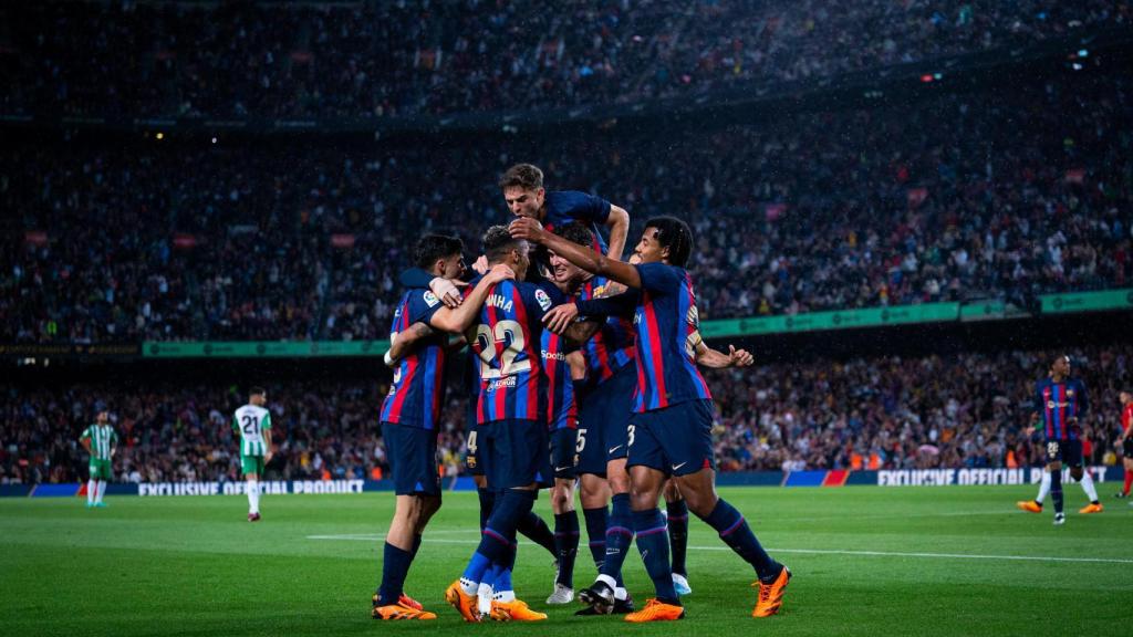 Los futbolistas del Barça celebran una victoria en el Camp Nou durante la temporada 2022-23