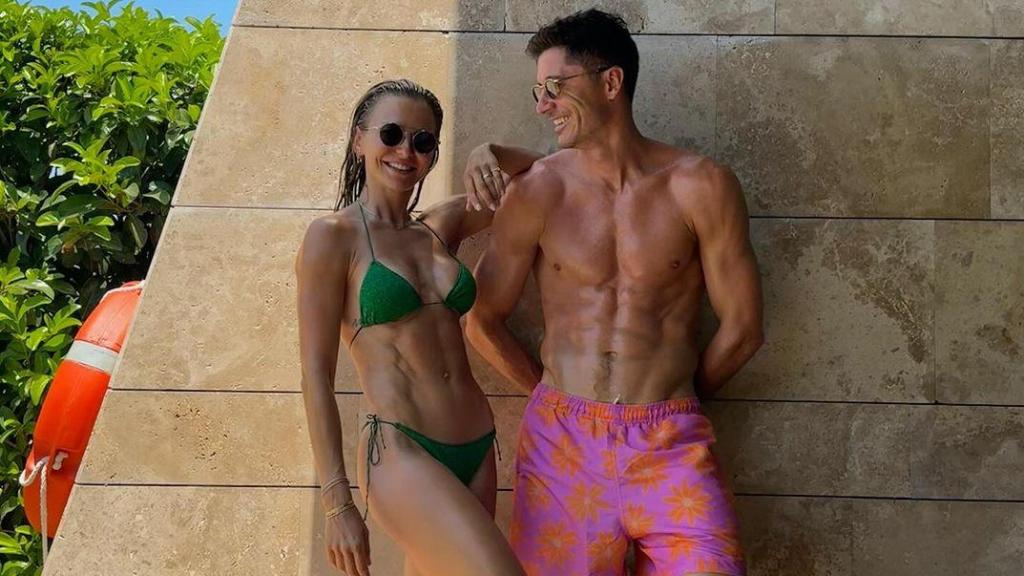 Anna Lewandowska con su marido Robert Lewandowski después de entrenar