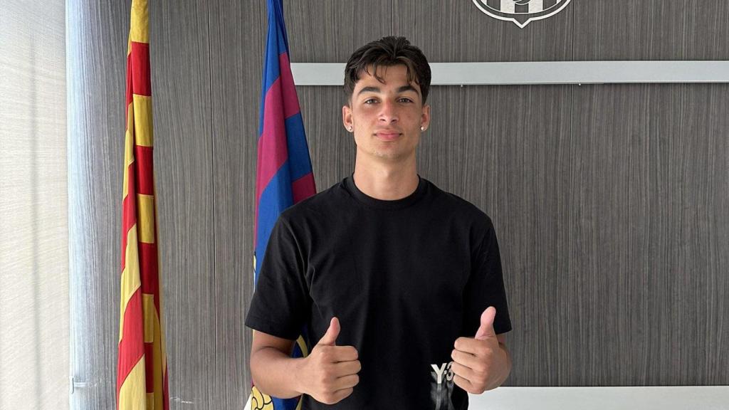 Guille Fernández festeja su renovación con el Barça