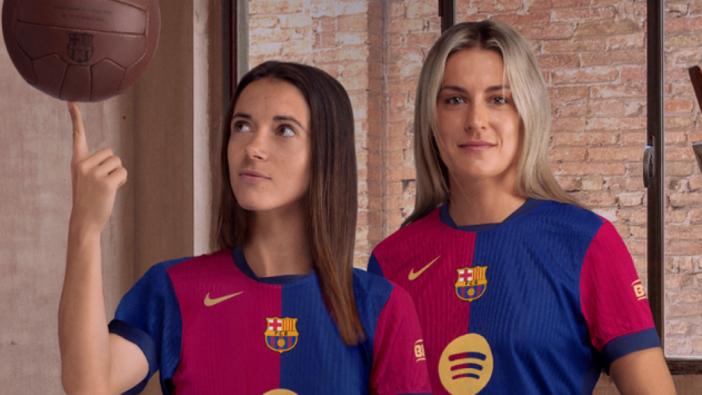 Aitana Bonmatí y Alexia Putellas presentan la nueva camiseta del Barça