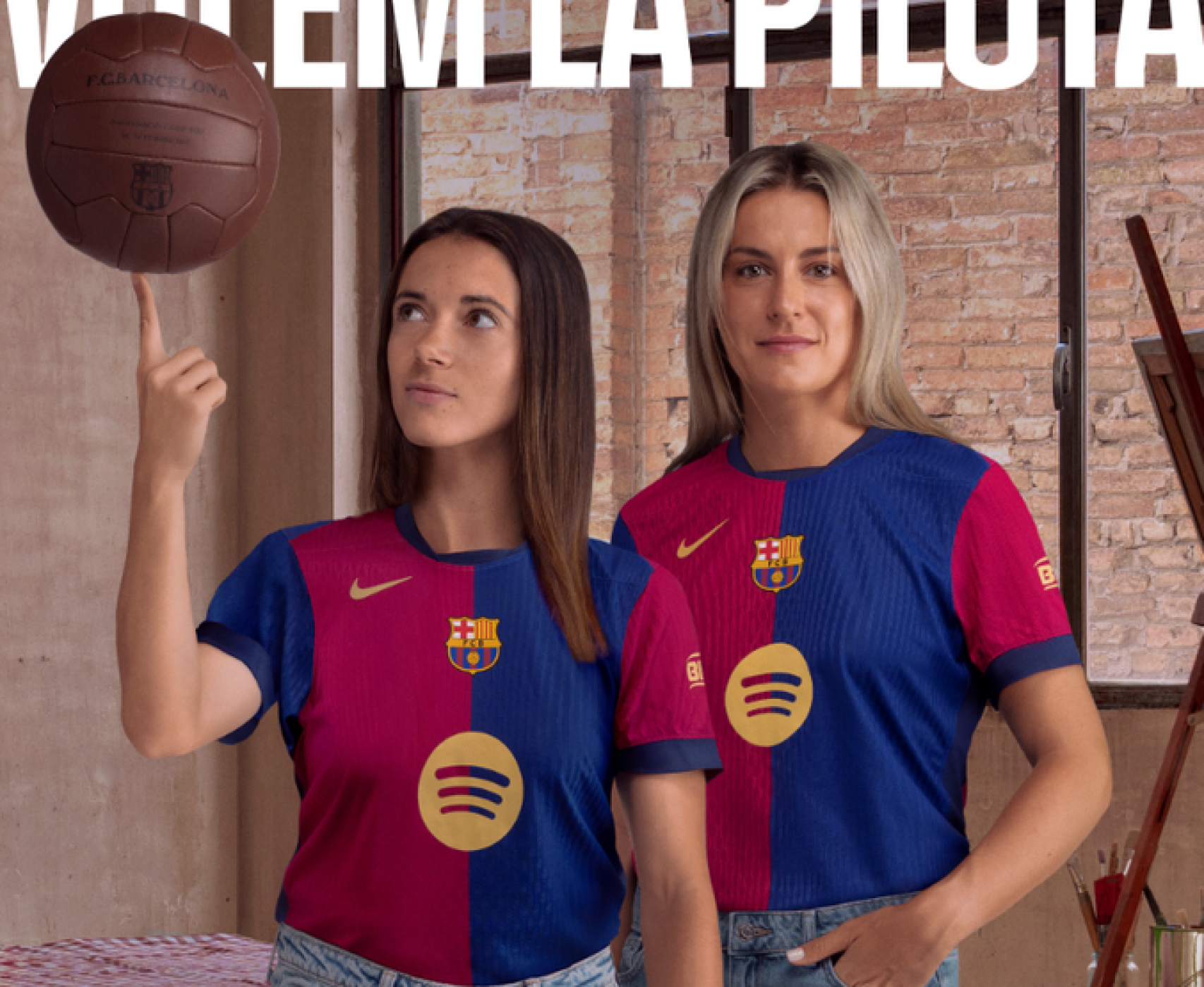 Aitana Bonmatí y Alexia Putellas presentan la nueva camiseta del Barça
