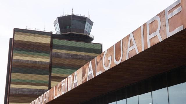 Exterior del aeropuerto de Lleida-Alguaire