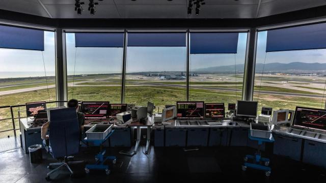 Torre de control del aeropuerto de Barcelona - El Prat