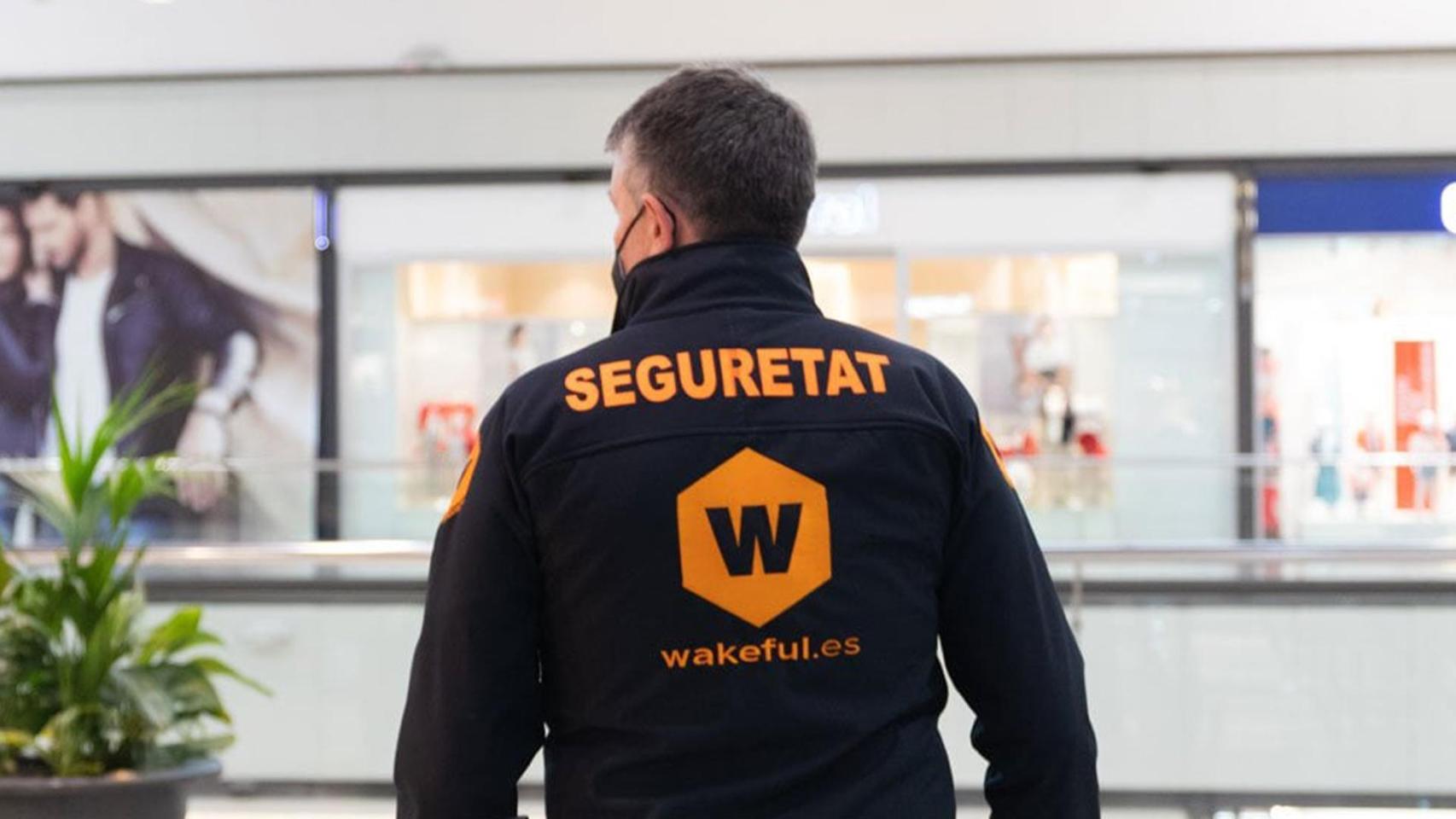 Un viigilante de Wakeful, contratista de diversos ayuntamientos catalanes