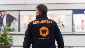 Un viigilante de Wakeful, contratista de diversos ayuntamientos catalanes