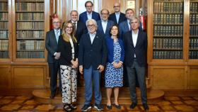 Foto de familia de la nueva junta de la Societat Barcelonesa d'Estudis Econòmics i Socials