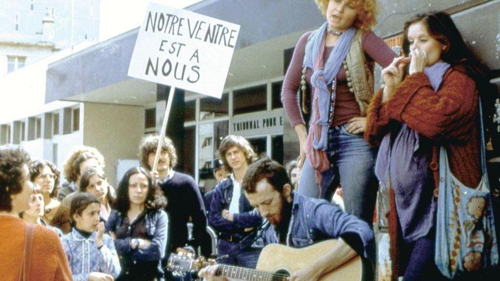 Imagen del set de rodaje de 'Una canta, otra no', 1976