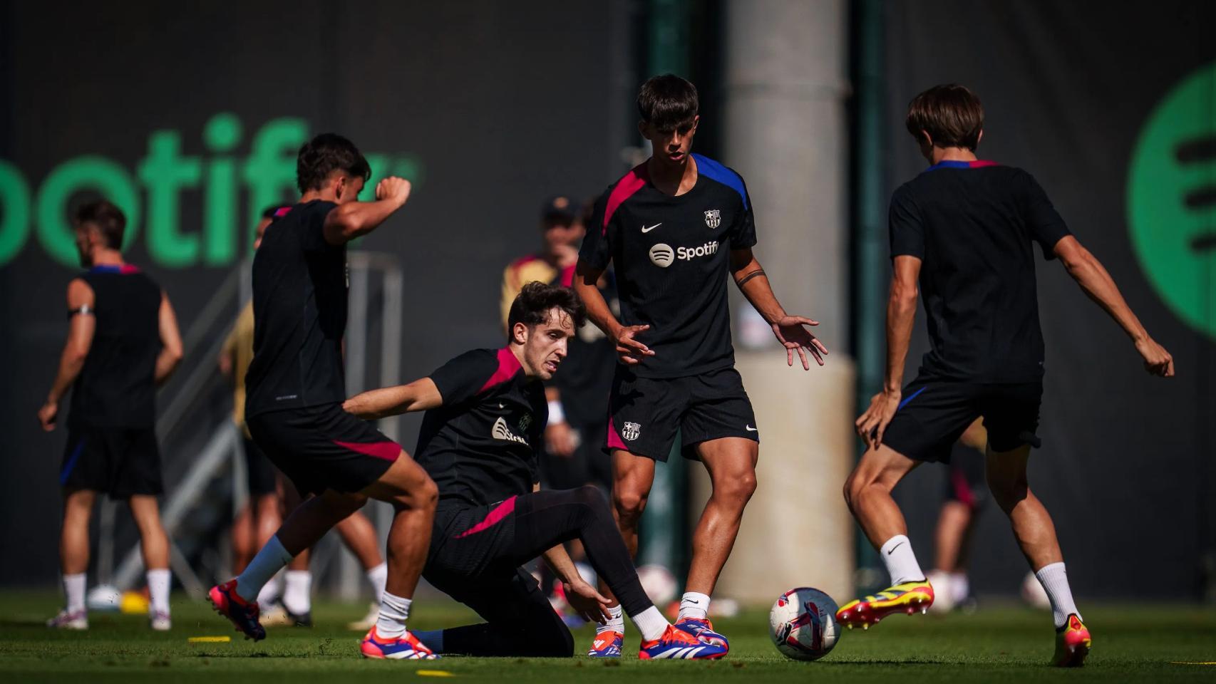 Los canteranos del Barça entrenan con el primer equipo en la Ciutat Esportiva