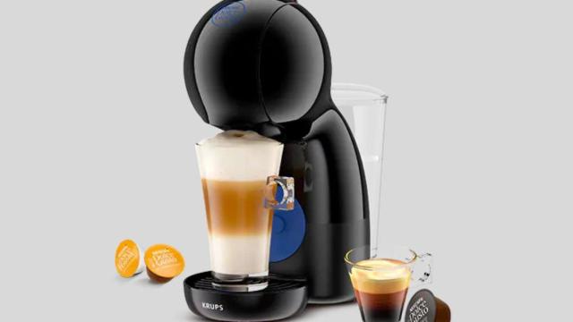 La cafetera de cápsulas con más de 12 mil valoraciones en Amazon es de De'Longhi y cuesta solo 54€