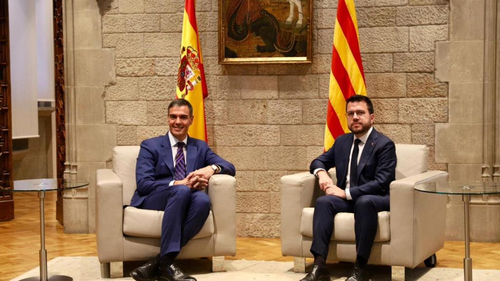 El presidente del Gobierno, Pedro Sánchez, se reúne con el presidente de la Generalitat en funciones, Pere Aragonès