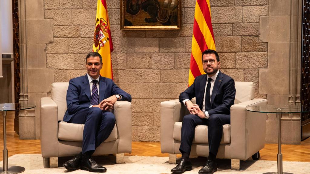 El presidente del Gobierno Pedro Sánchez y el presidente de la Generalitat en funciones Pere Aragonès