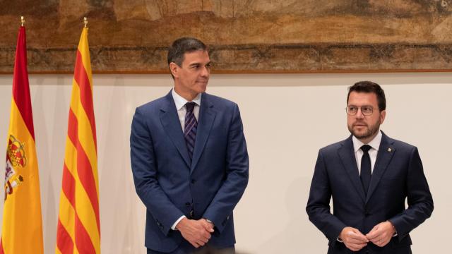 Pedro Sánchez (PSOE) y Pere Aragonès (ERC), en el acto del acuerdo de traspaso de la gestión del IMV a la Generalitat