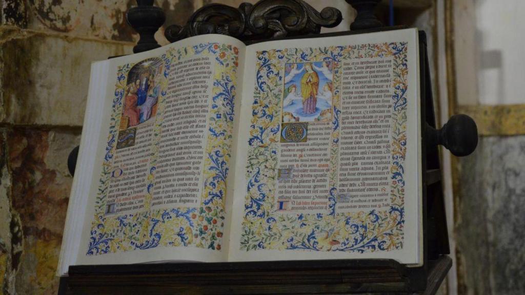 Un libro medieval | CANVA