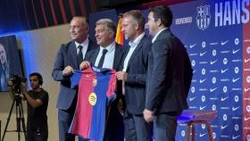 Rafa Yuste, Joan Laporta, Hansi Flick y Deco, en la presentación del nuevo técnico del Barça