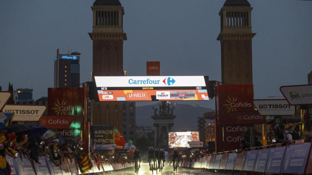 Primera jornada de La Vuelta ciclista, una contrarreloj por las calles de Barcelona