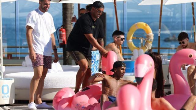 Lamine Yamal disfruta de sus vacaciones en el Opium Beach Marbella