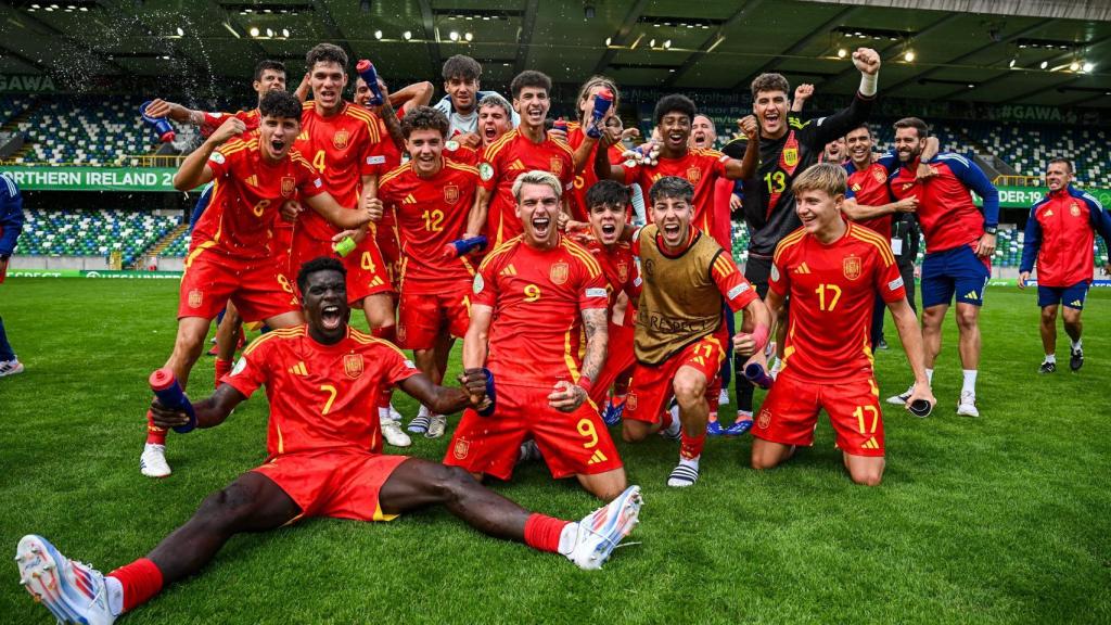 La selección sub-19 de España celebra el pase a la final del Europeo