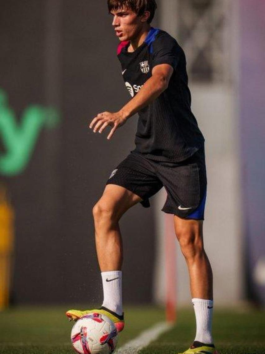 Andrés Cuenca, canterano del Barça, entrenando con el primer equipo
