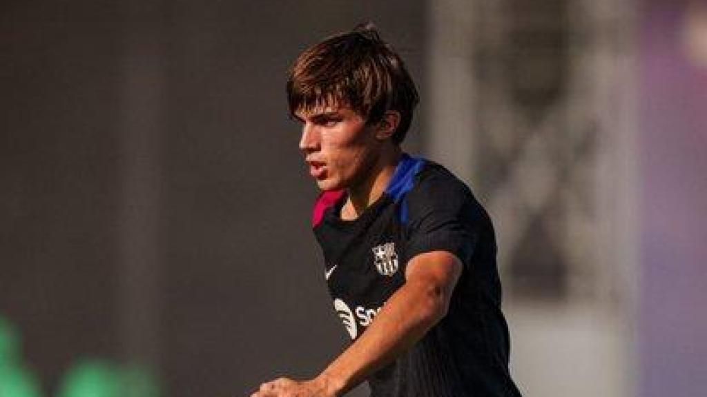 Andrés Cuenca, canterano del Barça, entrenando con el primer equipo