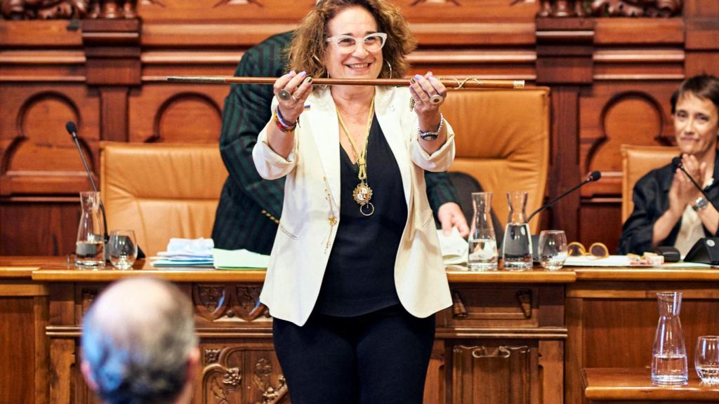 Aurora Carbonell, alcaldesa de Sitges, al recoger la vara de primera edil