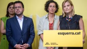 La portavoz de ERC, Raquel Sans, con el presidente de la Generalitat en funciones, Pere Aragonès, y la secretaria general de ERC, Marta Rovira