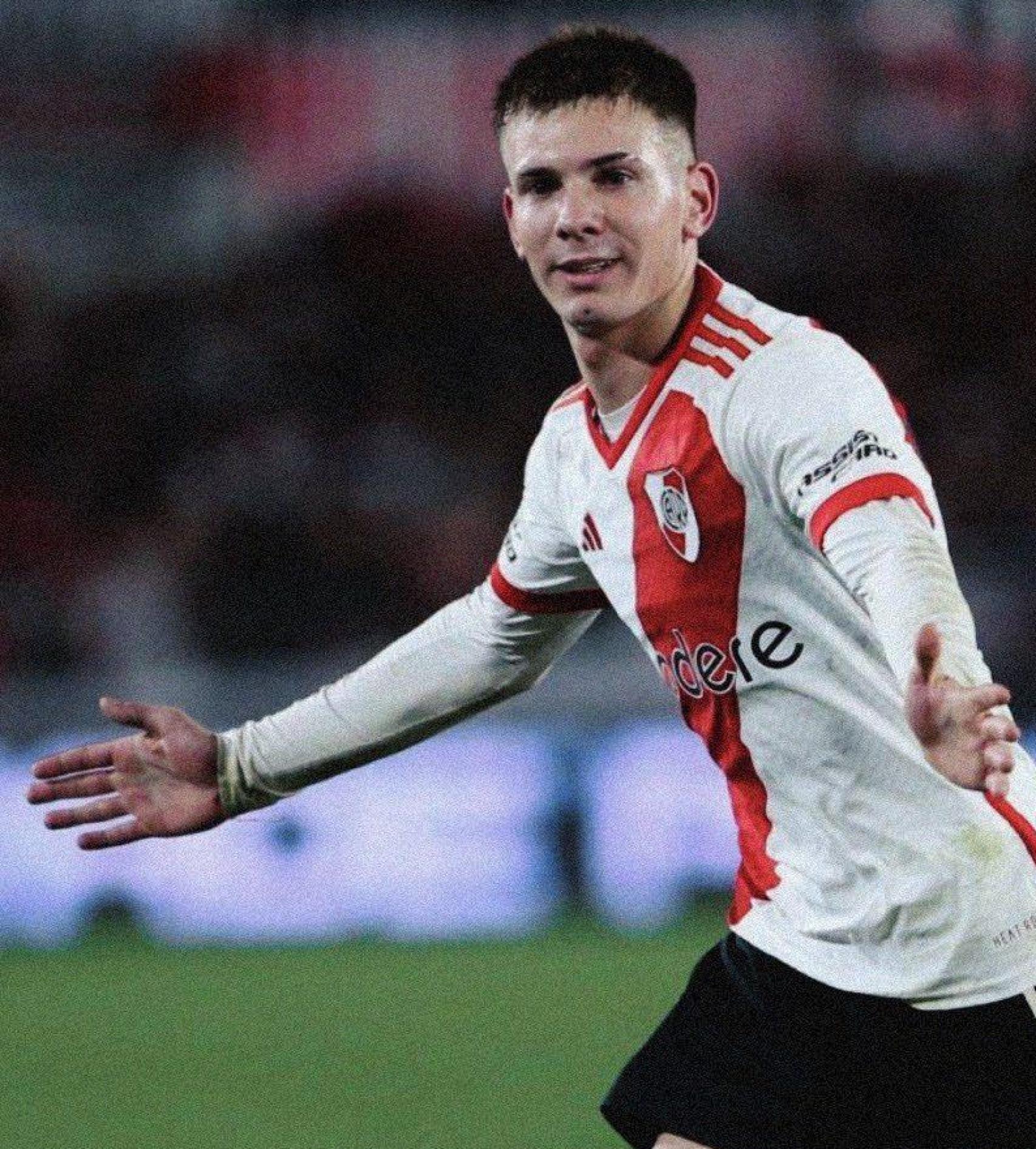 Franco Mastantuono celebra un gol con River Plate