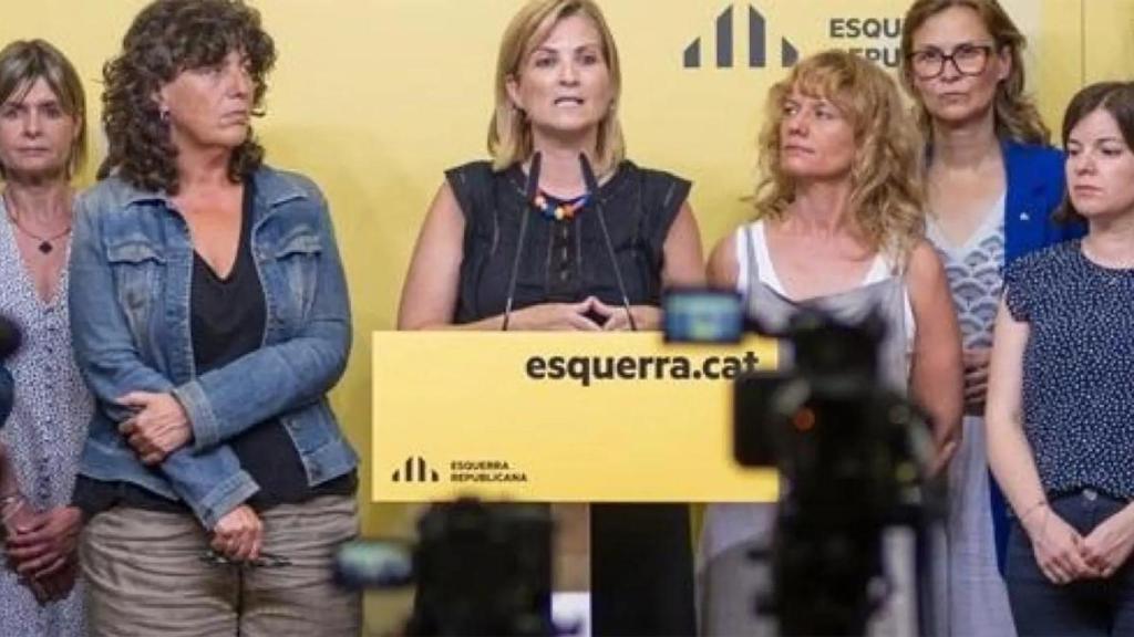 De izquierda a derecha: Noemí Llauradó, Teresa Jordà, Raquel Sans, Marta Vilaret, Meritxell Serret y Sara Bailac, en la rueda de prensa de presentación del preacuerdo ERC-PSC