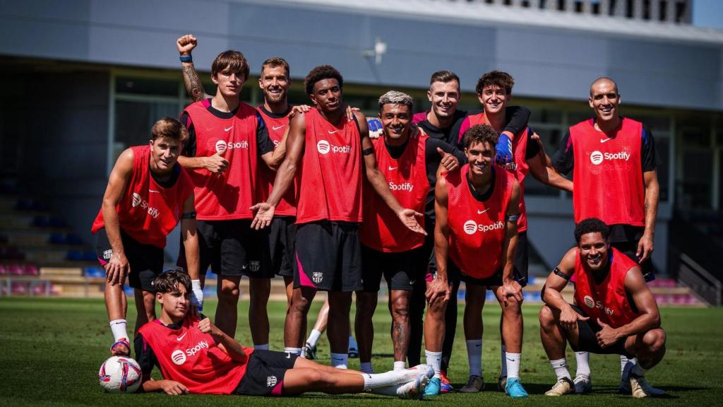 Los futbolistas del Barça entrenan en la Ciutat Esportiva Joan Gamper