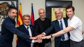 Joan Laporta y la cúpula del Barça de basket presenta al nuevo técnico Joan Peñarroya