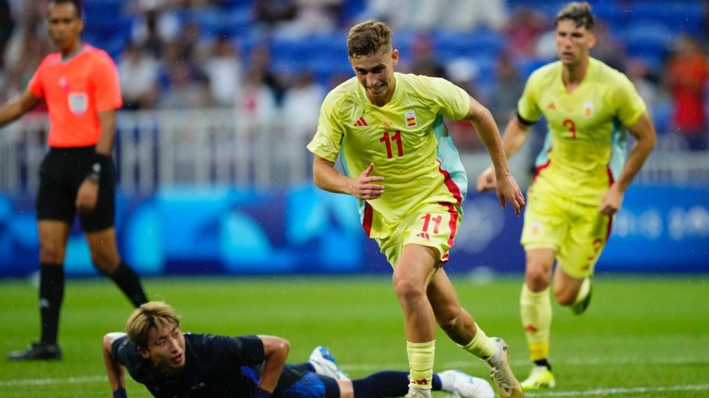 Fermín López celebra uno de sus goles anotados contra Japón en los Juegos Olímpicos