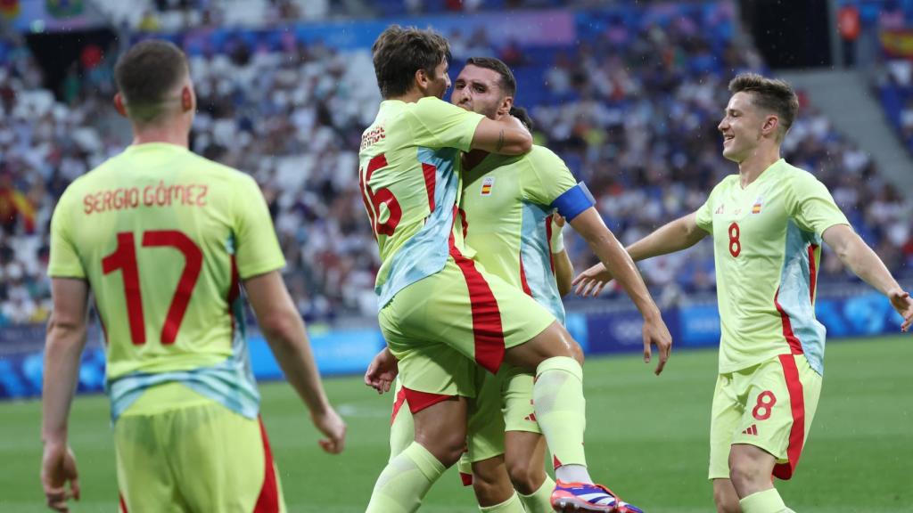 Los jugadores celebran el gol de Abel Ruiz contra Japón