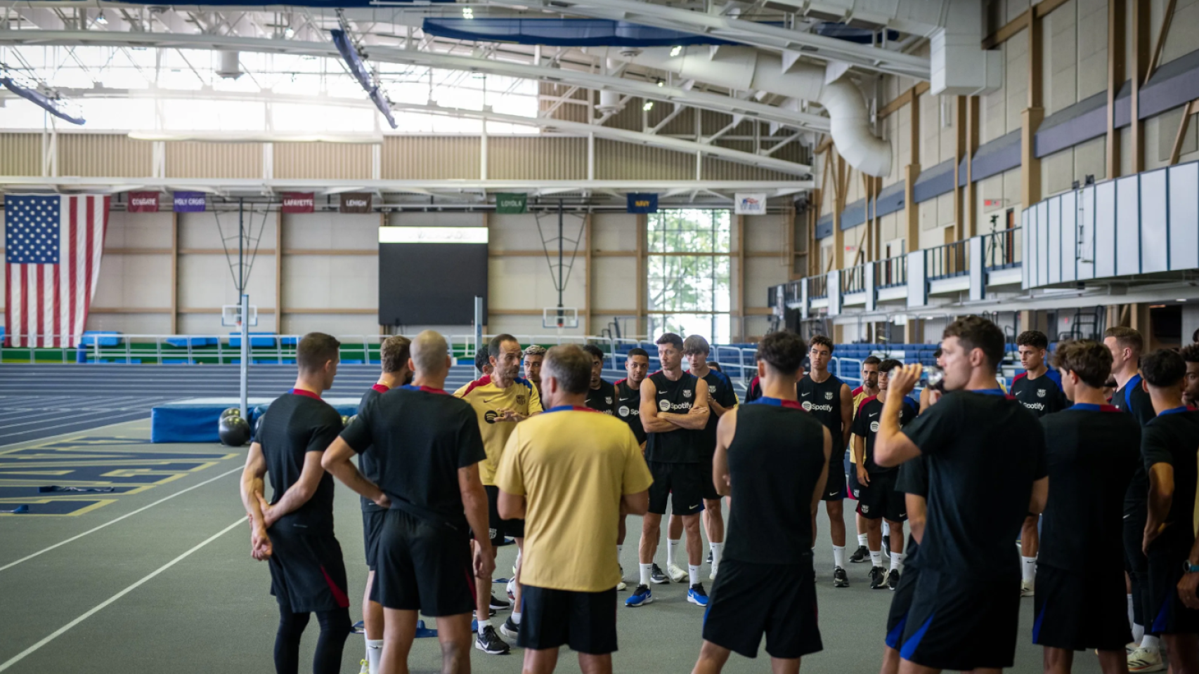 Los jugadores del Barça se ejercitan en un pabellón de las fuerzas navales en Annapolis