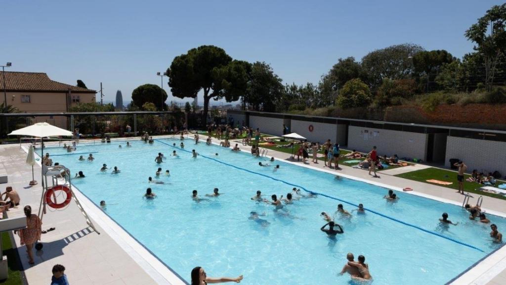 Día de piscina en el CEM Guinardó de Barcelona