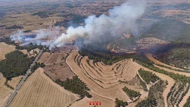 Imagen aérea del incendio de Ciutadilla (Lleida)