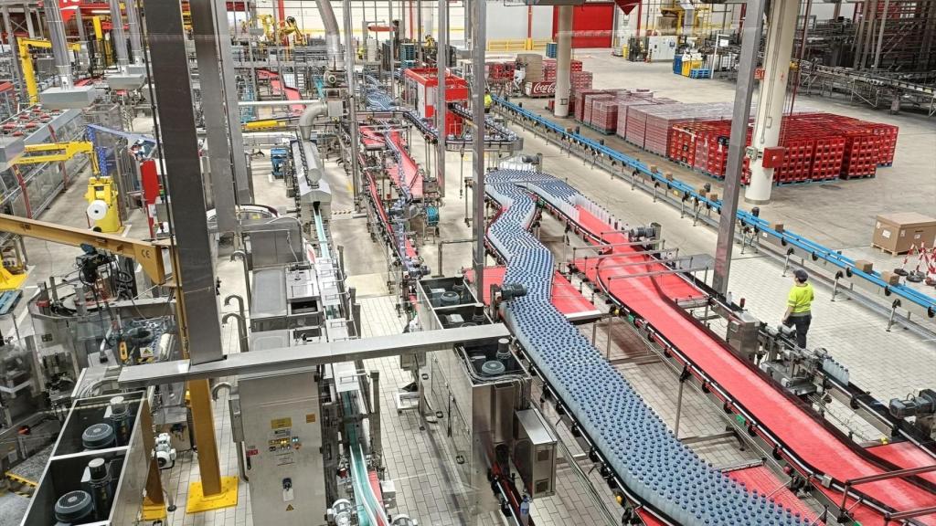 Fábrica de Coca-Cola Europacific Partners (CCEP) en Martorelles (Barcelona)