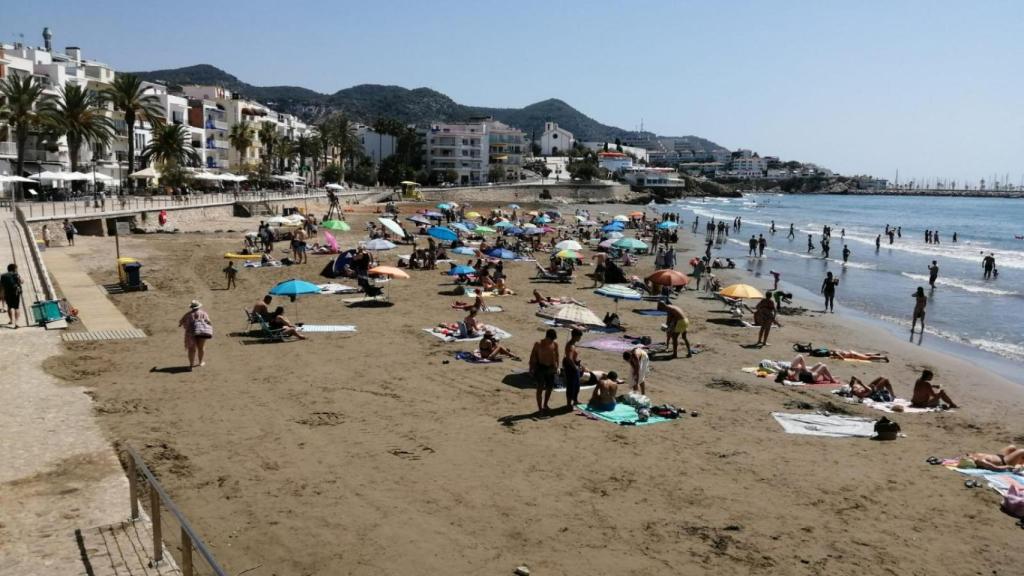 Imagen de la playa Sant Sebastià de Sitges