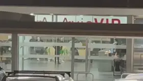 Dani Olmo aterriza en la terminal corporativa de Barcelona