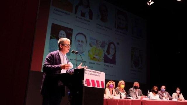 El presidente de la AMI, el senador de ERC Jordi Gaseni, en una asamblea de la entidad ultranacionalista