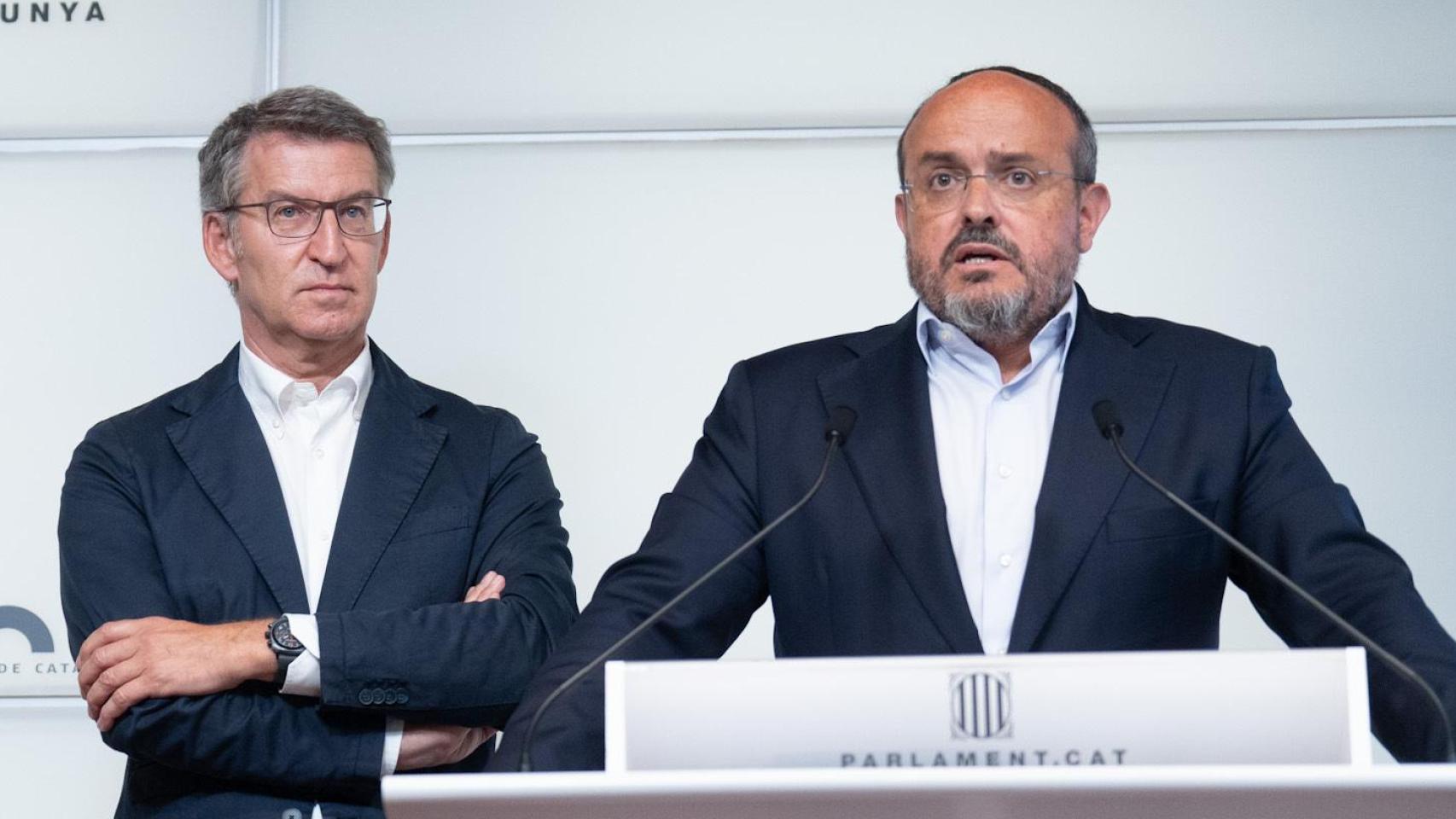 El líder del PP, Alberto Núñez Feijóo, y el líder de los populares catalanes, Alejandro Fernández, en una imagen de archivo en el Parlament