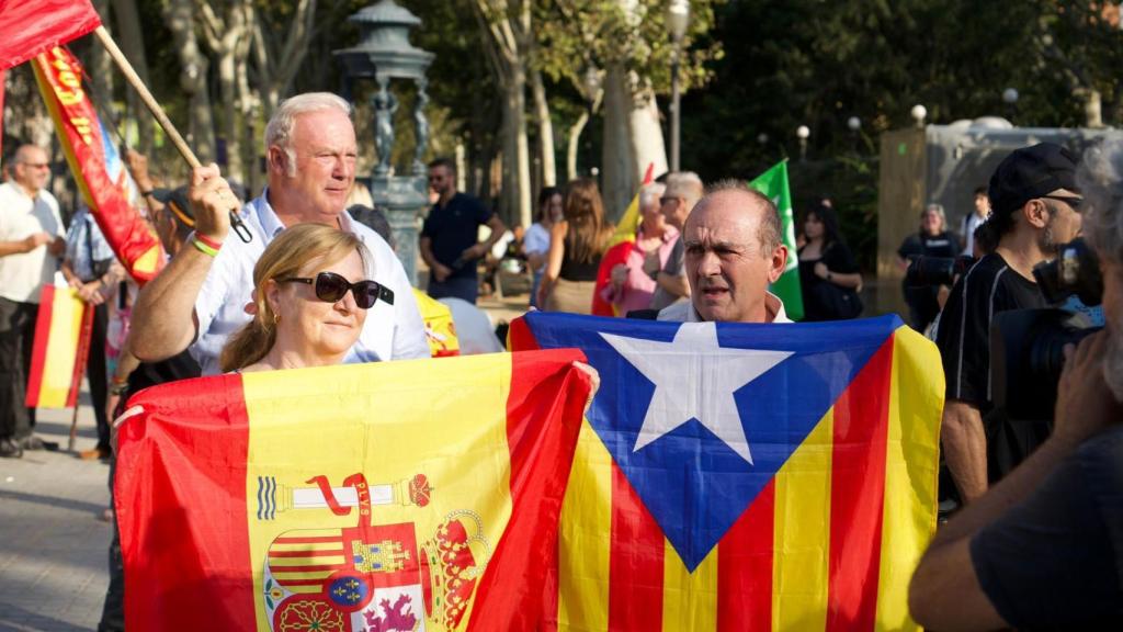 Puigdemont llega a Barcelona en la jornada de investidura de Salvador Illa